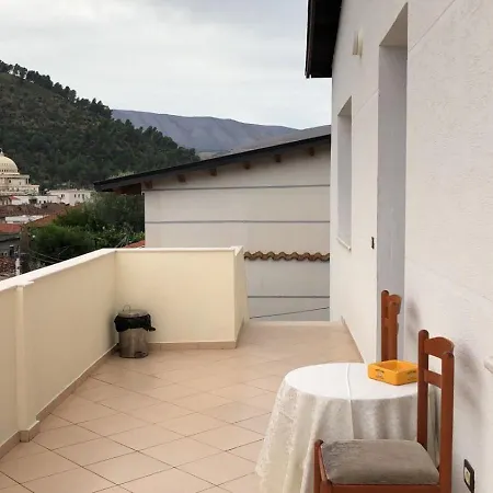 House Of Leaves * Berat